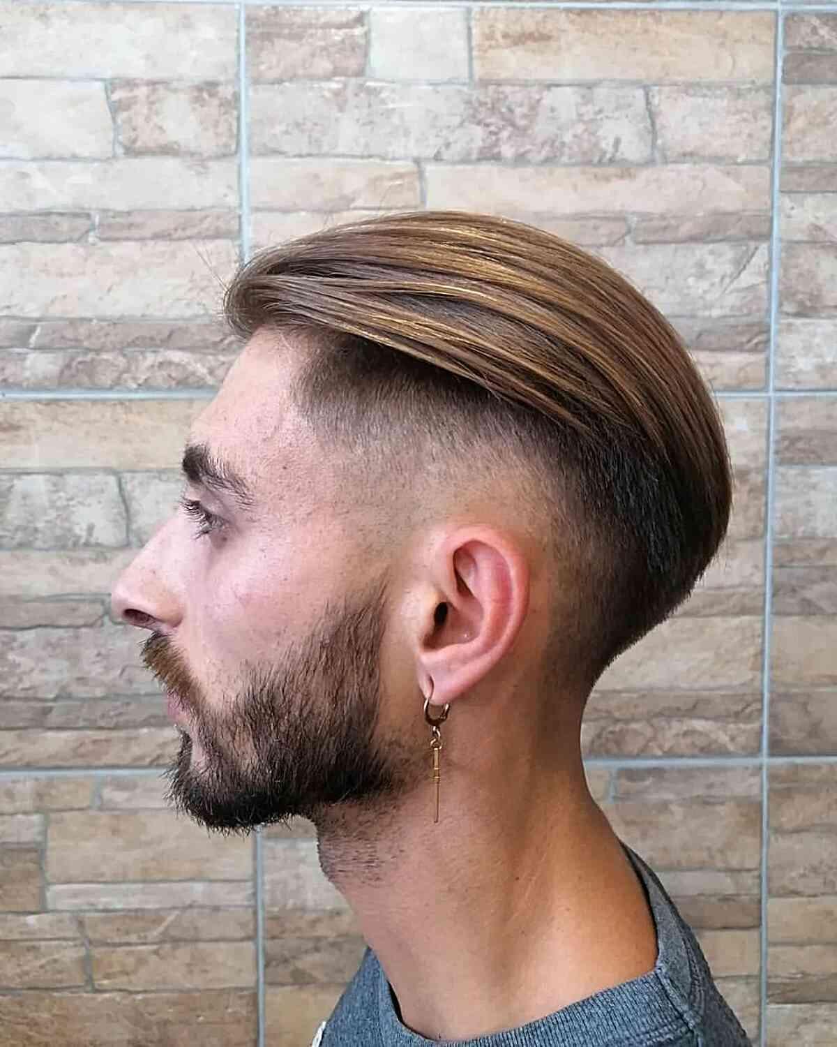 Tendencijas diktuojantis Undercut Fade